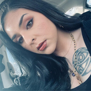 Meet your Posher, Esperanza